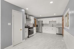 Tiny photo for 501 Lafayette Lane, Hoffman Estates, IL 60169 (MLS # 12715771)