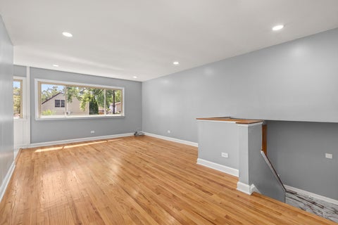 Tiny photo for 501 Lafayette Lane, Hoffman Estates, IL 60169 (MLS # 12715771)