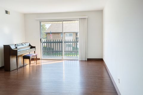 Tiny photo for 14B Kingery Quarter #207, Willowbrook, IL 60527 (MLS # 12549084)