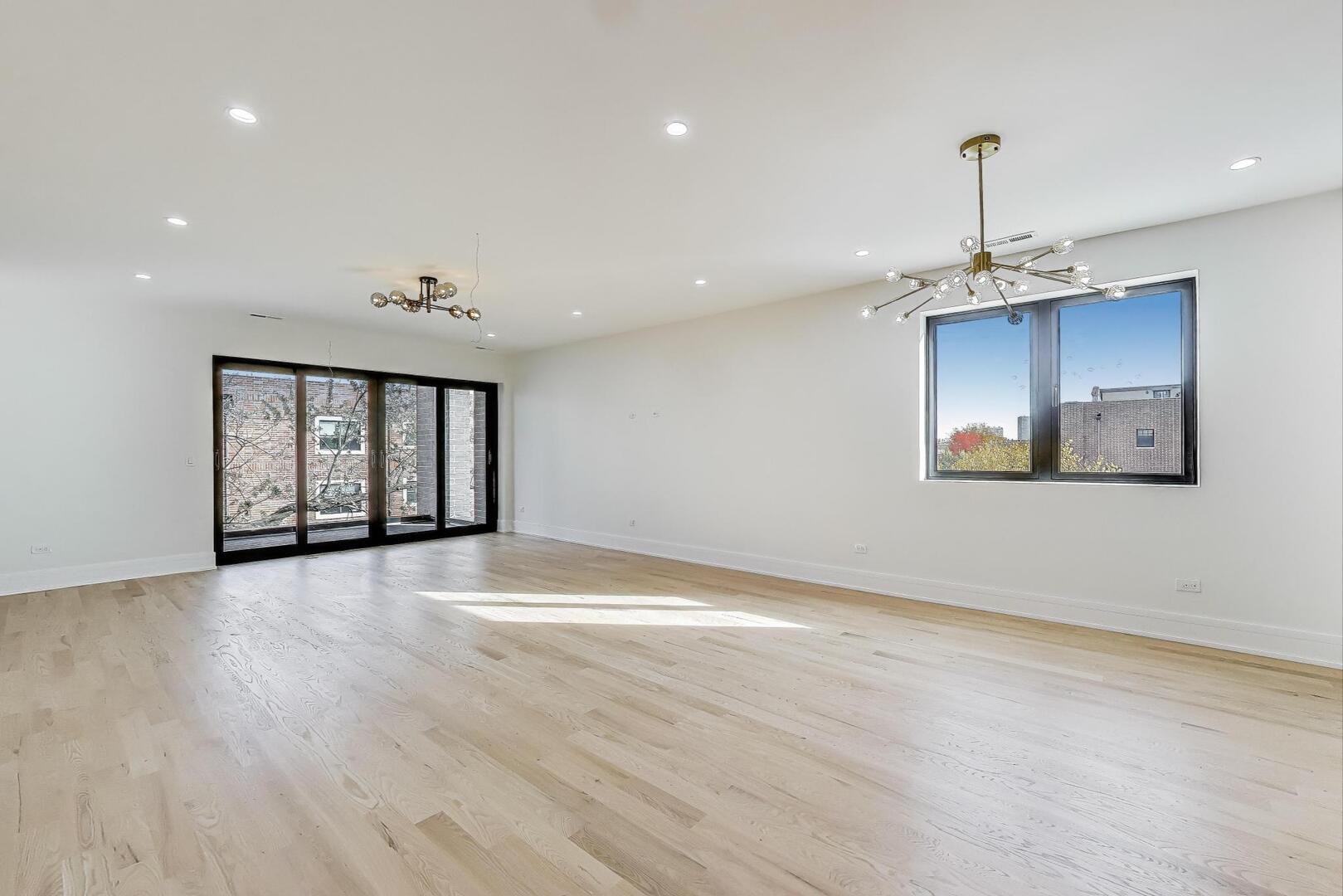 2307 W Foster Avenue 1