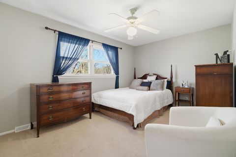 Tiny photo for 910 S 4th Avenue, Libertyville, IL 60048 (MLS # 12582703)