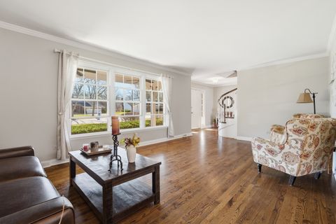 Tiny photo for 910 S 4th Avenue, Libertyville, IL 60048 (MLS # 12582703)