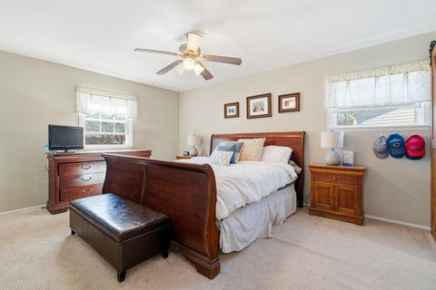 Tiny photo for 910 S 4th Avenue, Libertyville, IL 60048 (MLS # 12582703)