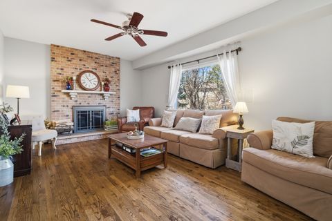 Tiny photo for 910 S 4th Avenue, Libertyville, IL 60048 (MLS # 12582703)