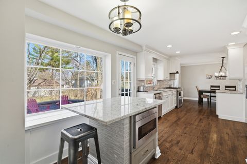 Tiny photo for 910 S 4th Avenue, Libertyville, IL 60048 (MLS # 12582703)