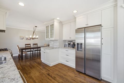 Tiny photo for 910 S 4th Avenue, Libertyville, IL 60048 (MLS # 12582703)