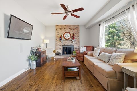 Tiny photo for 910 S 4th Avenue, Libertyville, IL 60048 (MLS # 12582703)