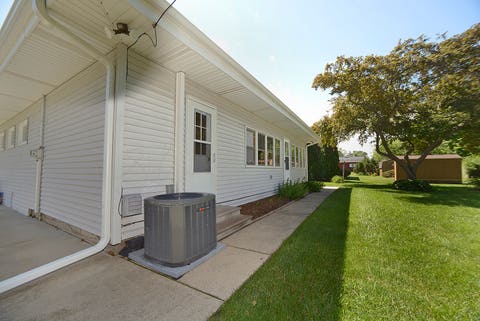 Tiny photo for 915 Adams Street, Ottawa, IL 61350 (MLS # 12681437)