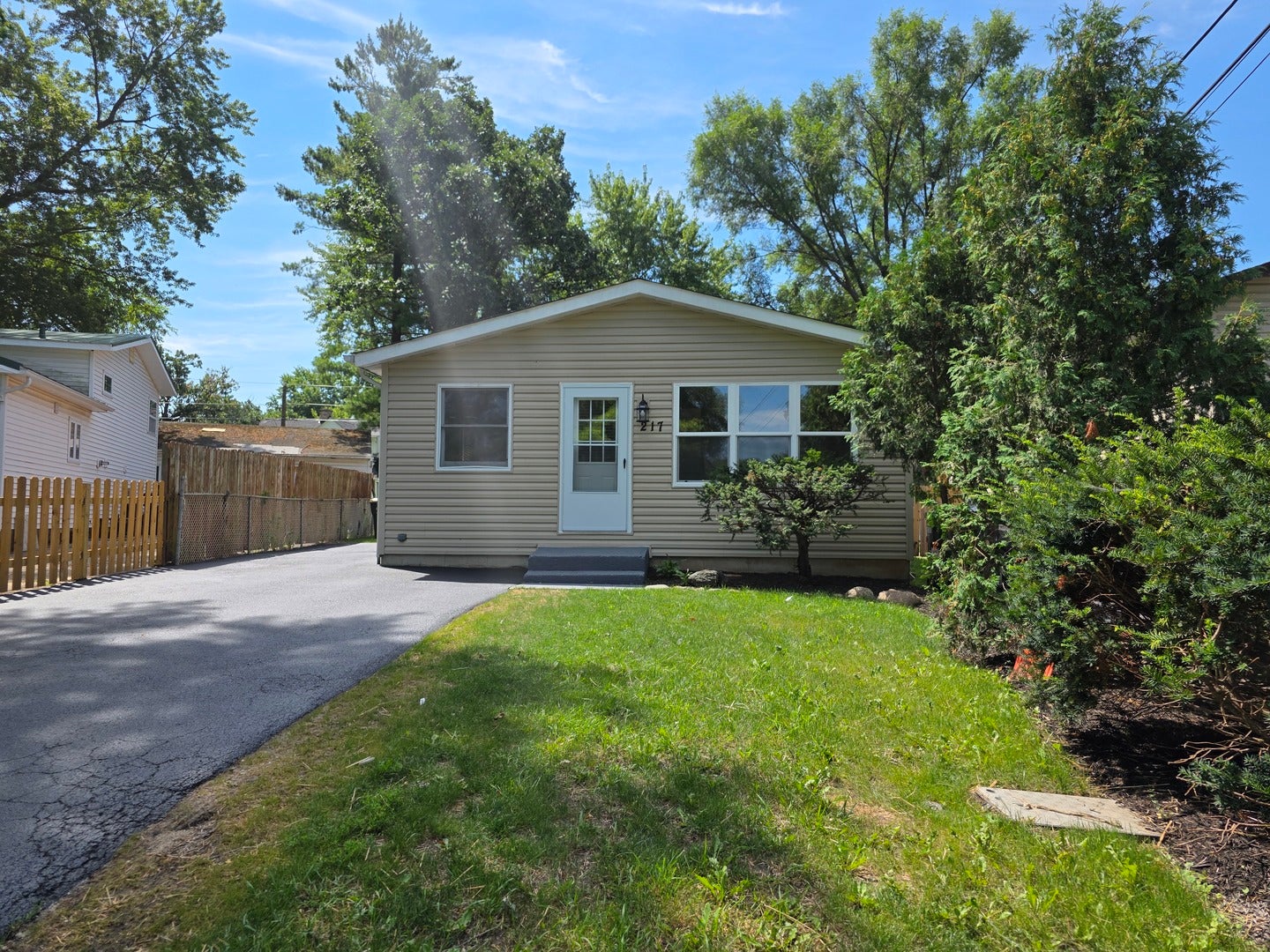 217 S CHANNEL Drive