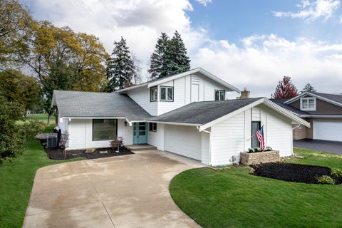 Photo of 729 Burning Tree Lane, Naperville, IL 60563 (MLS # 12797686)