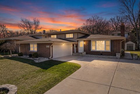 Tiny photo for 8518 Forest Drive, Hickory Hills, IL 60457 (MLS # 12605485)