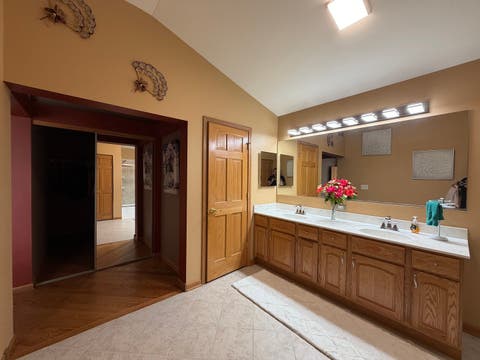 Tiny photo for 8 Fairfax Court, Bolingbrook, IL 60490 (MLS # 12690398)