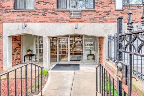 Tiny photo for 2336 N Commonwealth Avenue #107, Chicago, IL 60614 (MLS # 12460324)