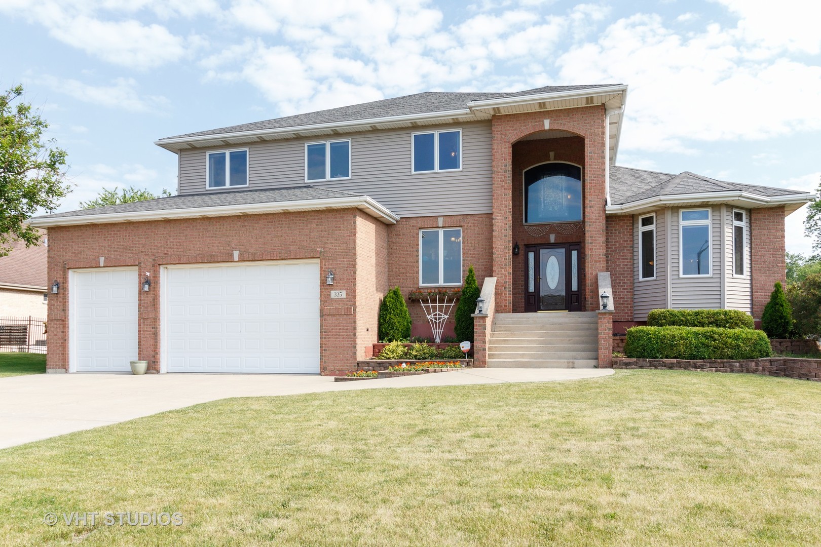 Photo 1 of 39 — 325 Utah Street, Frankfort, IL 60423