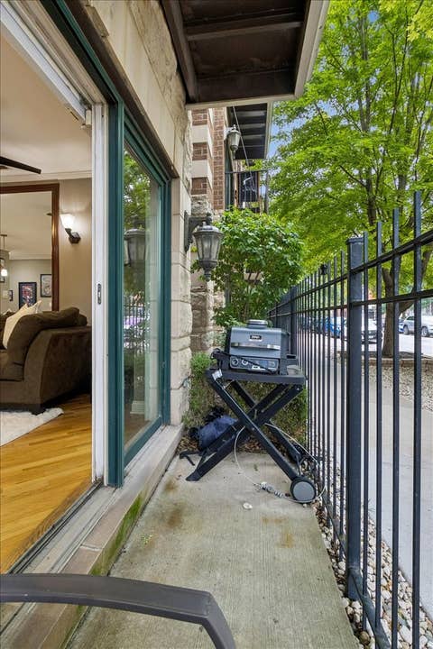 Tiny photo for 1148 W Roscoe Street #1E, Chicago, IL 60657 (MLS # 12728286)