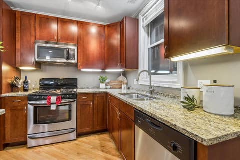 Tiny photo for 1148 W Roscoe Street #1E, Chicago, IL 60657 (MLS # 12728286)