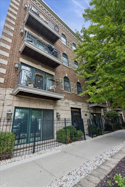 Photo of 1148 W Roscoe Street #1E, Chicago, IL 60657 (MLS # 12728286)