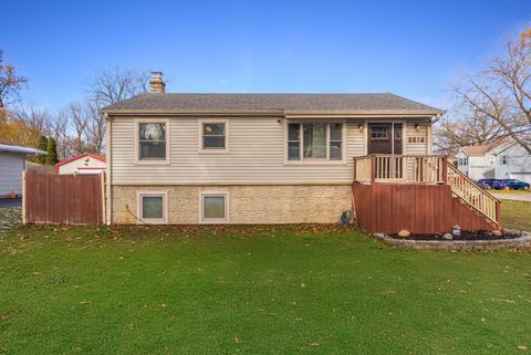 Photo of 8614 Lakeview Avenue, Crystal Lake, IL 60014 (MLS # 12504196)