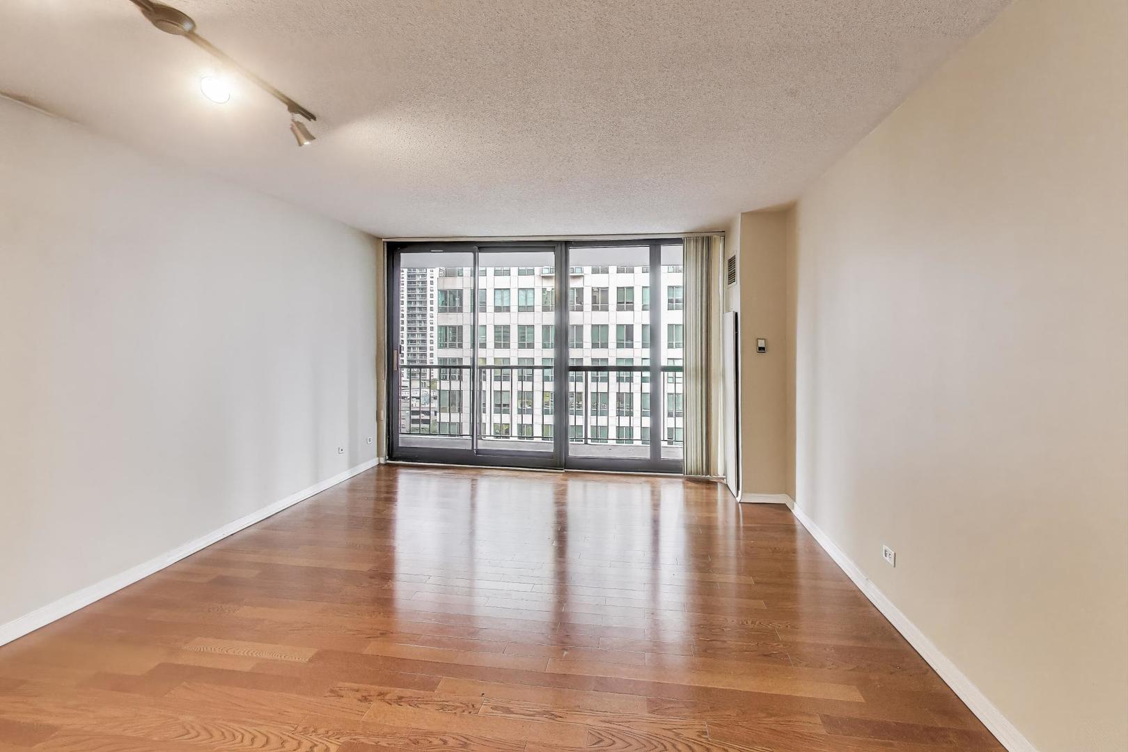 10 E ONTARIO Street 1110