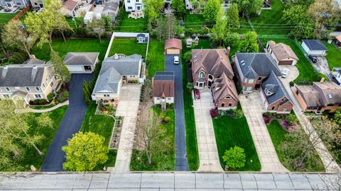 Tiny photo for 586 W Armitage Avenue, Elmhurst, IL 60126 (MLS # 12635322)