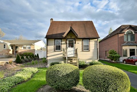Photo of 586 W Armitage Avenue, Elmhurst, IL 60126 (MLS # 12635322)