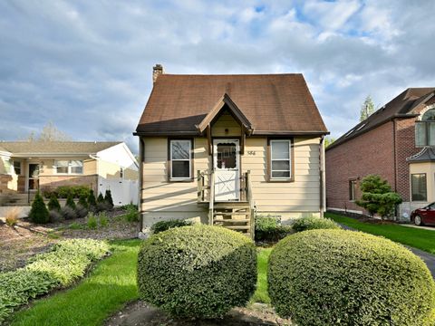 Photo of 586 W Armitage Avenue, Elmhurst, IL 60126 (MLS # 12635322)