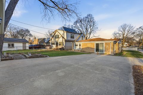 Tiny photo for 1010 W Elm Street, Arlington Heights, IL 60004 (MLS # 12598432)