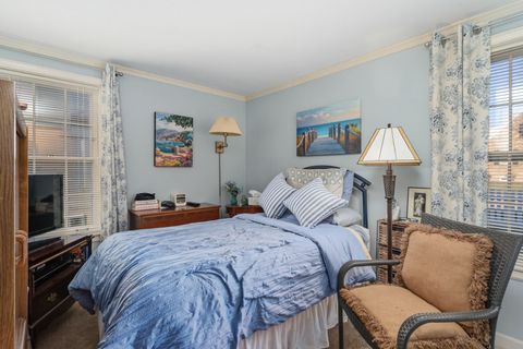 Tiny photo for 1010 W Elm Street, Arlington Heights, IL 60004 (MLS # 12598432)