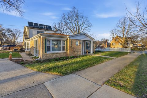 Tiny photo for 1010 W Elm Street, Arlington Heights, IL 60004 (MLS # 12598432)