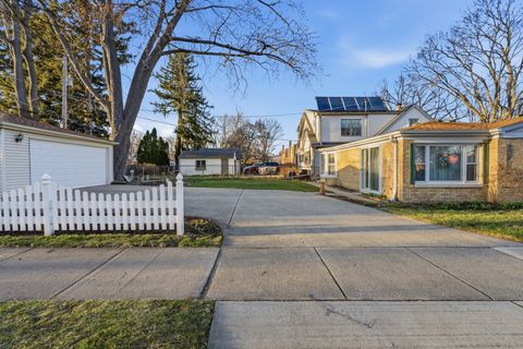Tiny photo for 1010 W Elm Street, Arlington Heights, IL 60004 (MLS # 12598432)