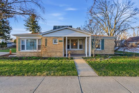 Photo of 1010 W Elm Street, Arlington Heights, IL 60004 (MLS # 12598432)