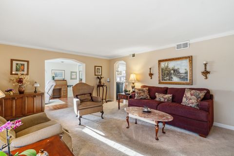 Tiny photo for 1010 W Elm Street, Arlington Heights, IL 60004 (MLS # 12598432)