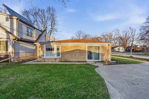 Tiny photo for 1010 W Elm Street, Arlington Heights, IL 60004 (MLS # 12598432)