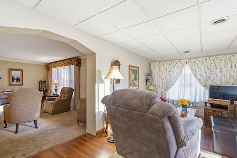 Tiny photo for 1010 W Elm Street, Arlington Heights, IL 60004 (MLS # 12598432)