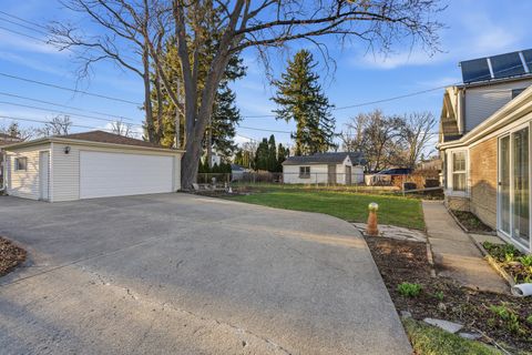 Tiny photo for 1010 W Elm Street, Arlington Heights, IL 60004 (MLS # 12598432)
