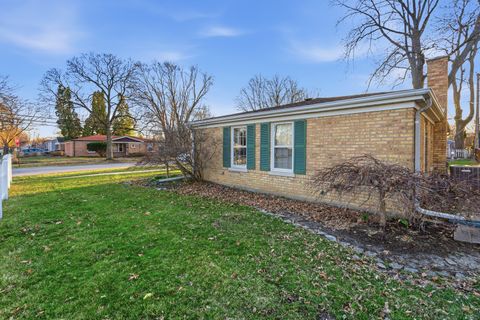 Tiny photo for 1010 W Elm Street, Arlington Heights, IL 60004 (MLS # 12598432)
