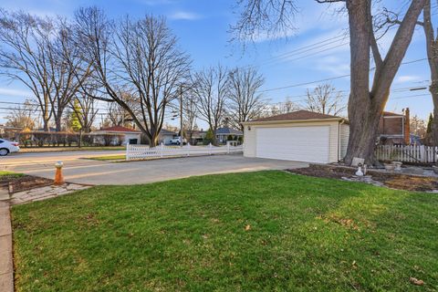 Tiny photo for 1010 W Elm Street, Arlington Heights, IL 60004 (MLS # 12598432)