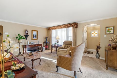 Tiny photo for 1010 W Elm Street, Arlington Heights, IL 60004 (MLS # 12598432)