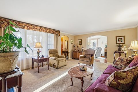 Tiny photo for 1010 W Elm Street, Arlington Heights, IL 60004 (MLS # 12598432)