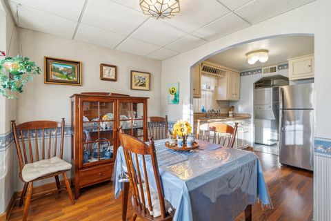 Tiny photo for 1010 W Elm Street, Arlington Heights, IL 60004 (MLS # 12598432)