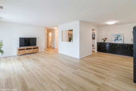 Tiny photo for 3110 Pheasant Creek Drive #110, Northbrook, IL 60062 (MLS # 12603160)