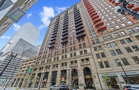 Photo of 212 W WASHINGTON Street #1705, Chicago, IL 60606 (MLS # 12747075)