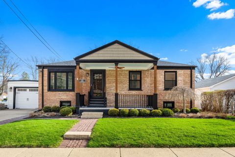 Photo of 111 W WASHINGTON Street, Palatine, IL 60067 (MLS # 12614076)