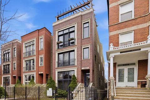 2229 N Leavitt Street 2 Chicago IL 60647