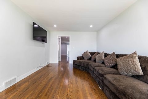 Tiny photo for 5606 S Parkside Avenue, Chicago, IL 60638 (MLS # 12627866)