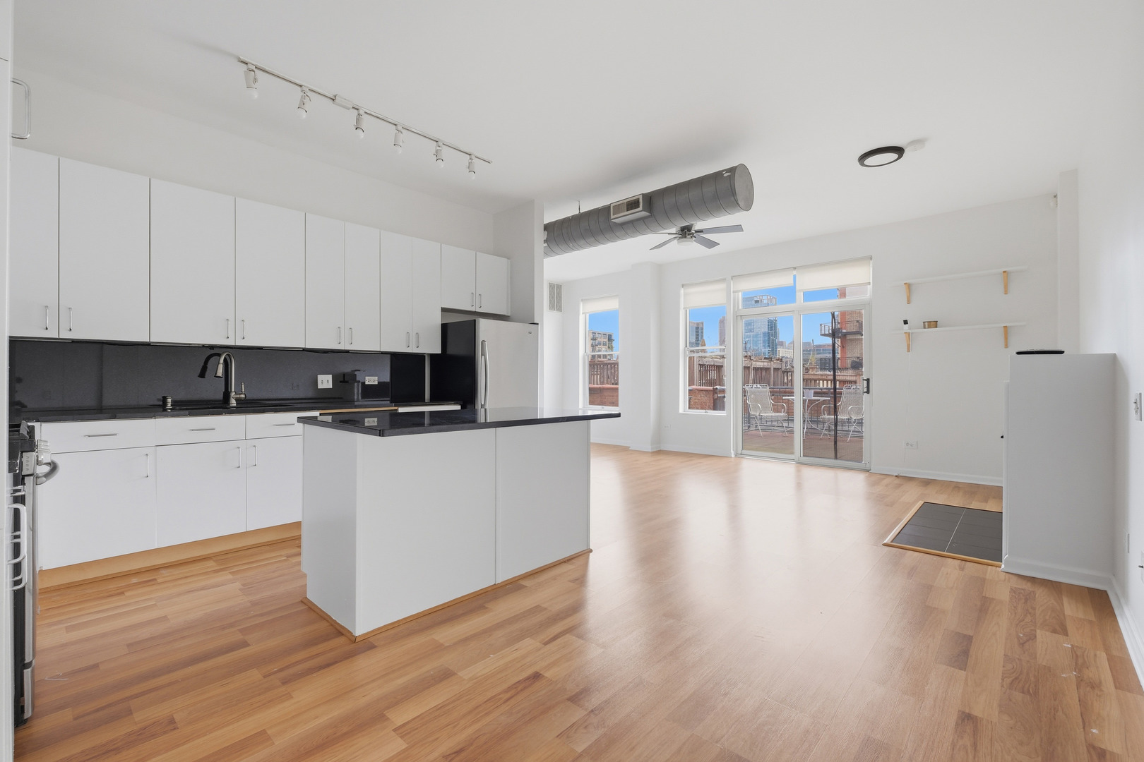 1631 S Michigan Avenue 401