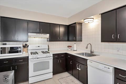 Tiny photo for 17713 Harlem Avenue #15, Tinley Park, IL 60477 (MLS # 12736631)