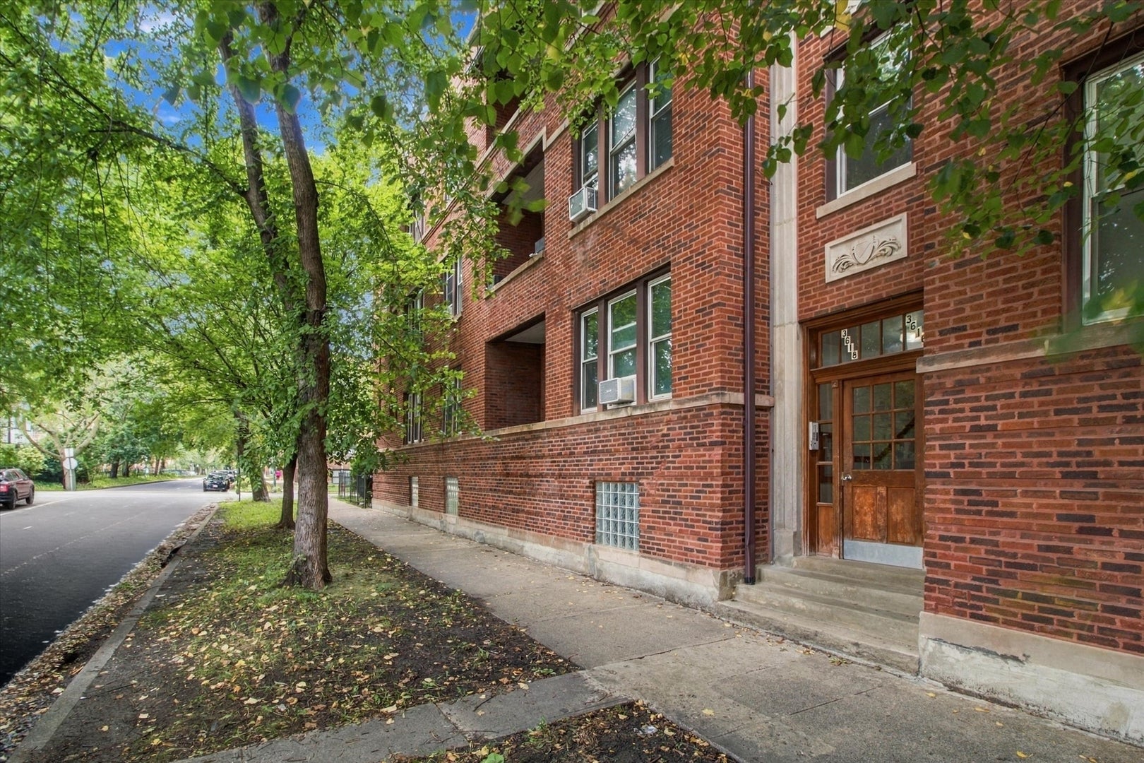 3618 W Ainslie Street 1W