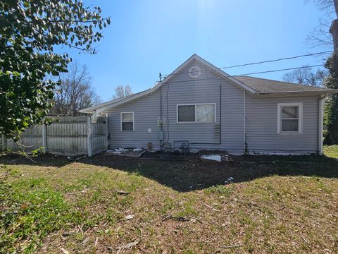 Tiny photo for 1024 Tolle Road, Mt Vernon, IL 62864 (MLS # 12601690)