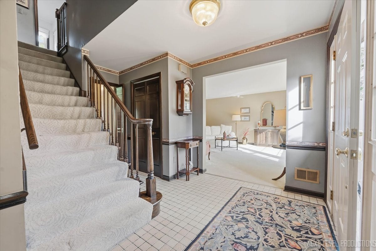 18 N Andover Lane
